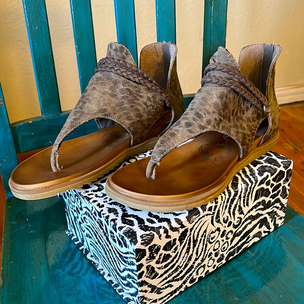 Sariah Leopard Print Sandal Women’s Size 9